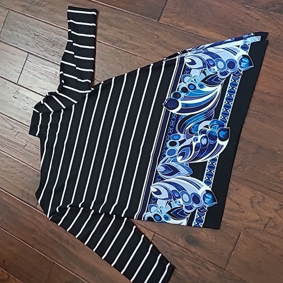 Chico's Striped Asymmetrical Tunic Featuring a Blue Patterned Hem Size 2 (Large) - Picture 2 of 7